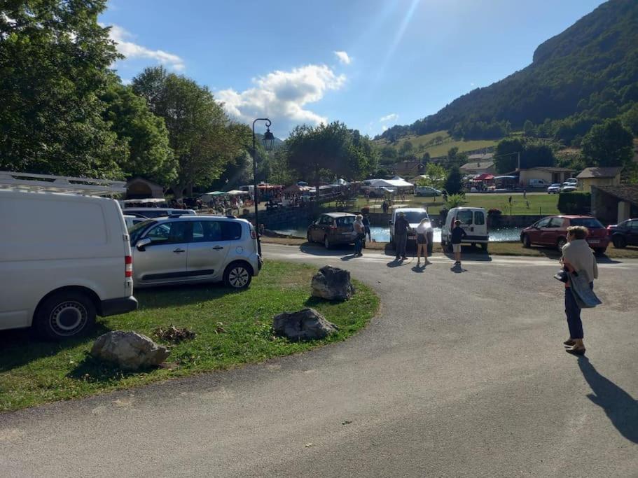Gite L'Enclos O Rendez-Vous Roquefeuil-Pays De Sault- Avec Jardin Extérieur photo