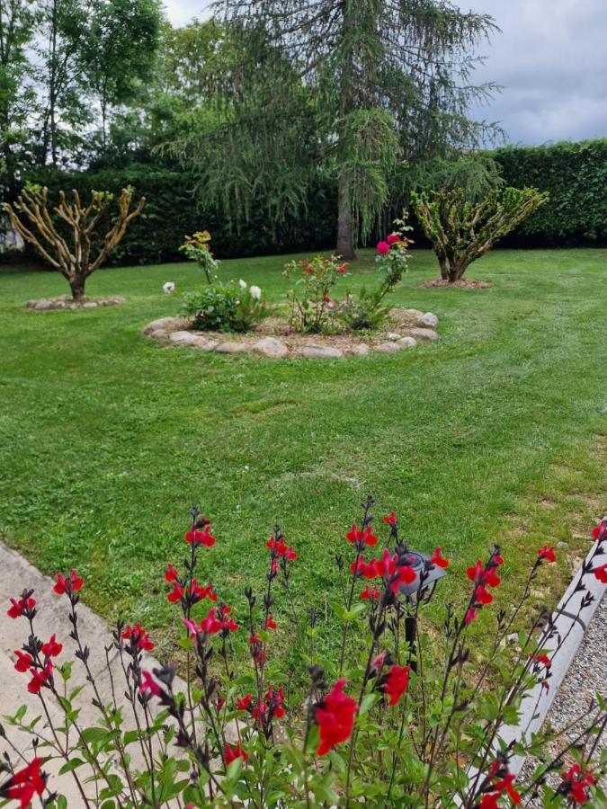 Gite L'Enclos O Rendez-Vous Roquefeuil-Pays De Sault- Avec Jardin Extérieur photo